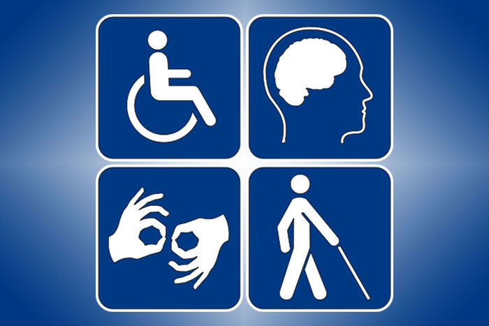 Ikonografika na niebieskim tle przedstaiwająca rodzaje niepełnośprawności