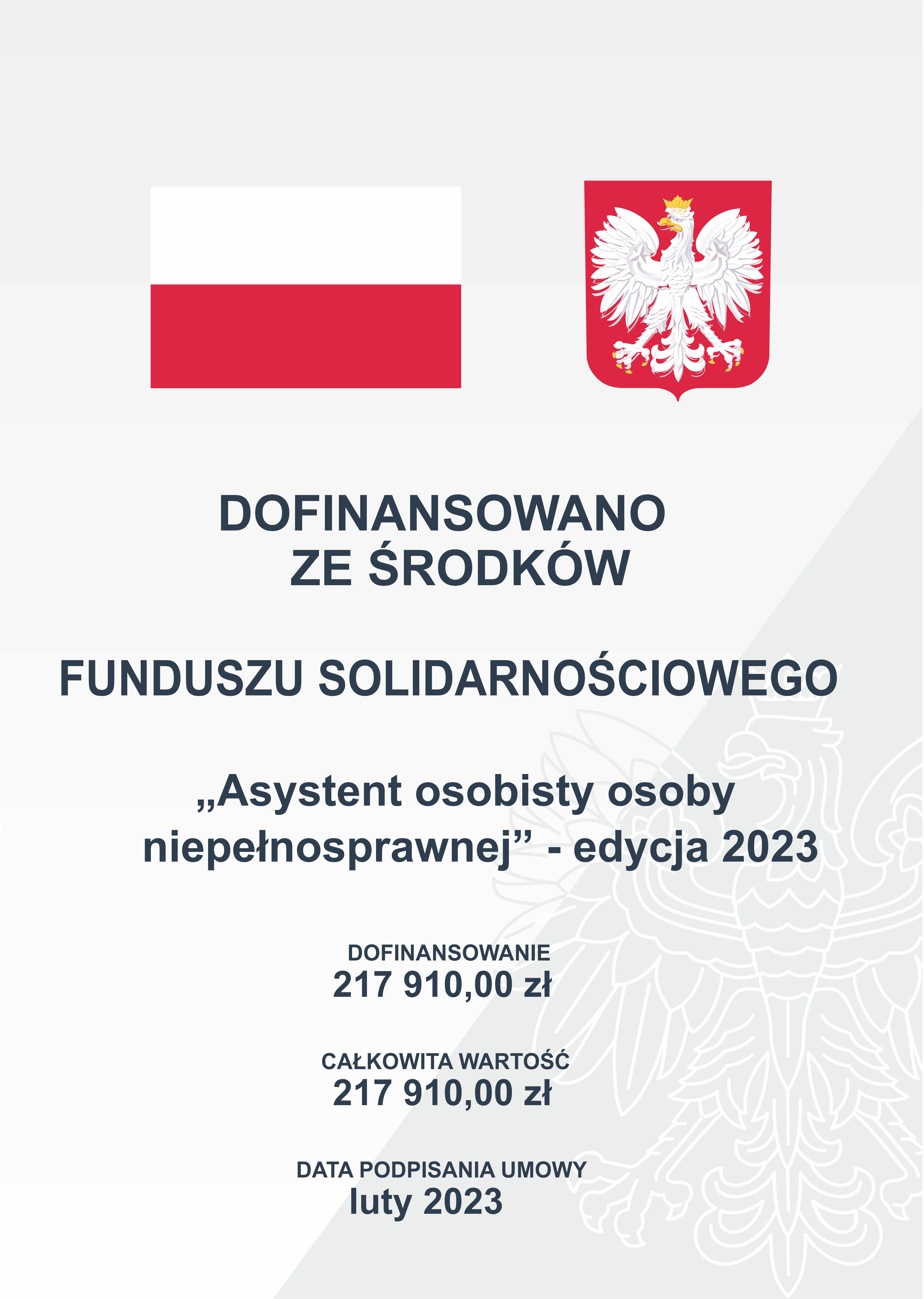 Opis alternatywny: Grafika z elementami wizualnymi przedstawiająca polską flagę i herb, z tekstem dotyczącym dofinansowania z Funduszu Solidarnościowego, 
