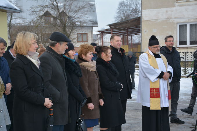 zgromadzeni na uroczystym otwarciu