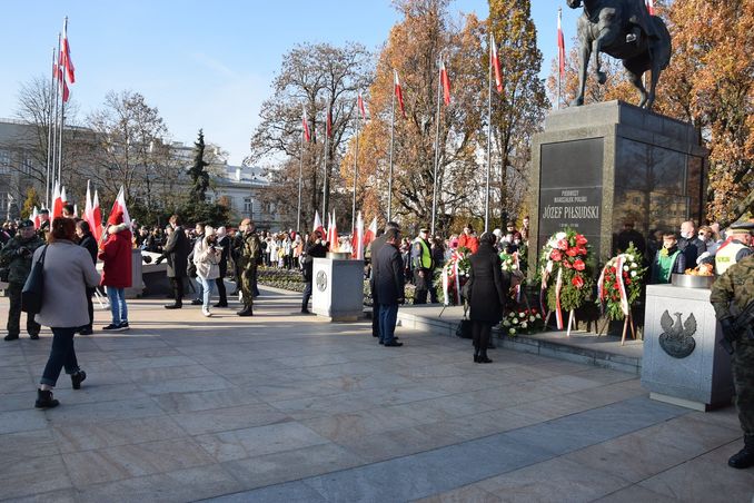 moment złożenia kwiatów