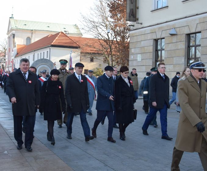 przedstawiciele starostwa na obchodach święta niepodegłości