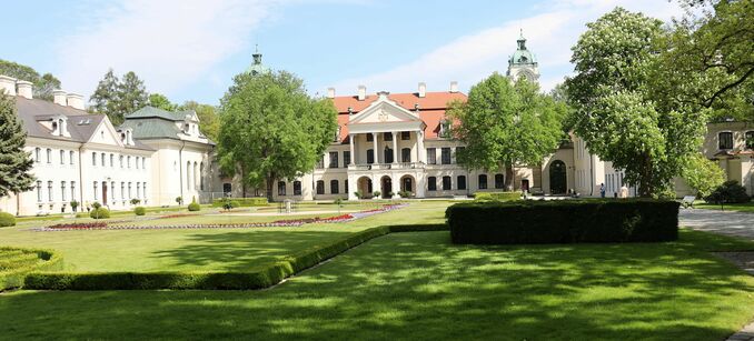 piękny ogród przy Muzeum Zamoyskich w Kozłówce