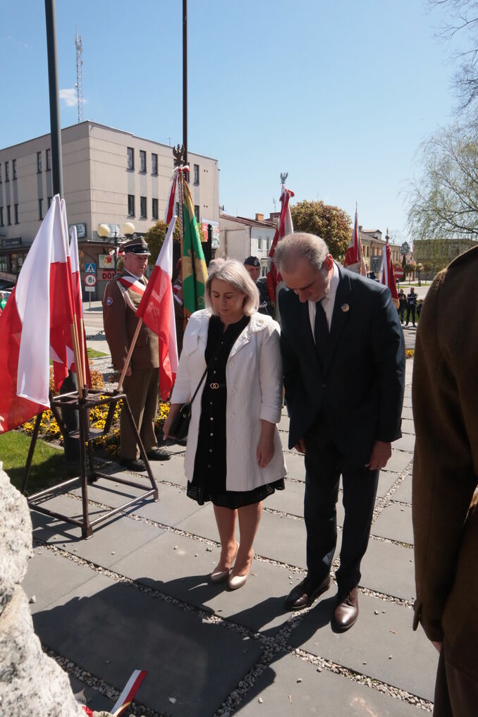 złożenie hołdu i kwiatów