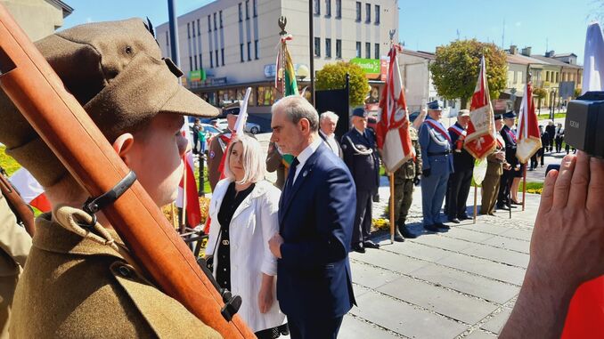 oddanie hołdu i złożenie kwiatów