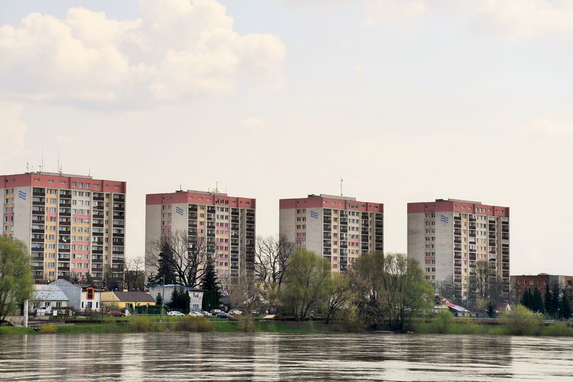 Bloki mieszkalne nad Wisłą