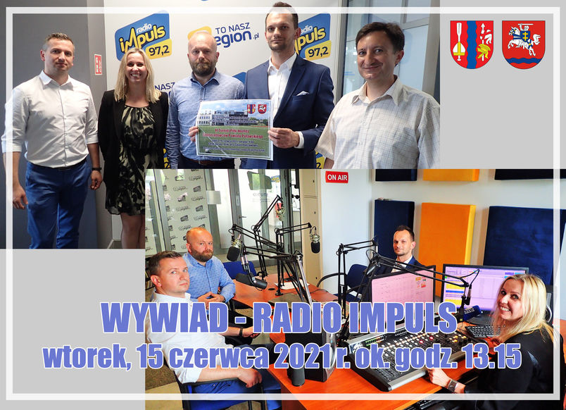 Wywiad - Radio Impuls, wtorek 15 czerwca 2021 r. ok. godz. 13.15. Wnętrze studia nagrań, ludzie udzielający wywiadu, herby gminy Puławy i Powiatu Puławskiego.