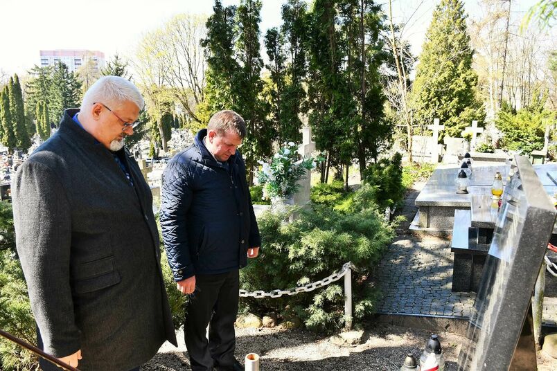 składanie wiązanki patriotycznej