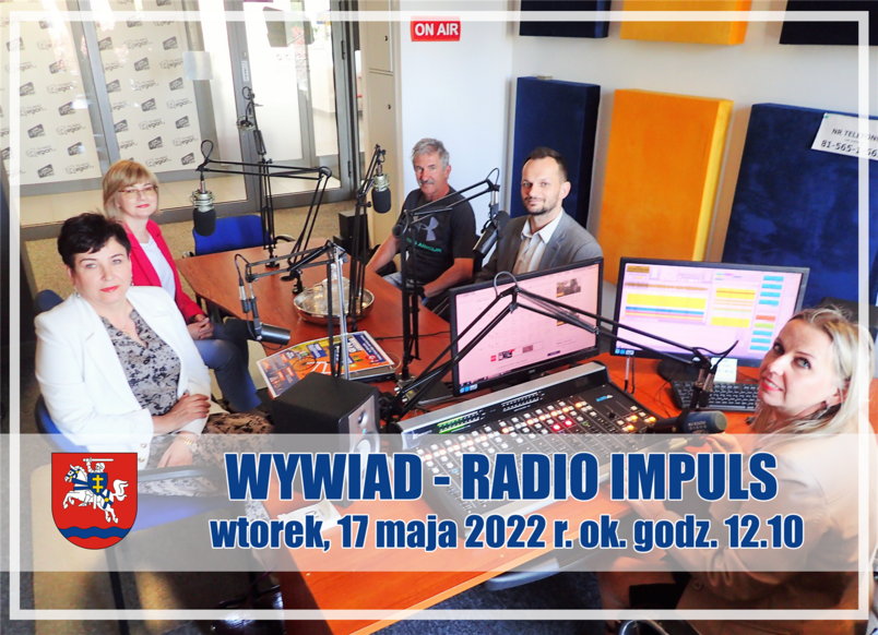 Ludzie w radiowym studiu nagrań