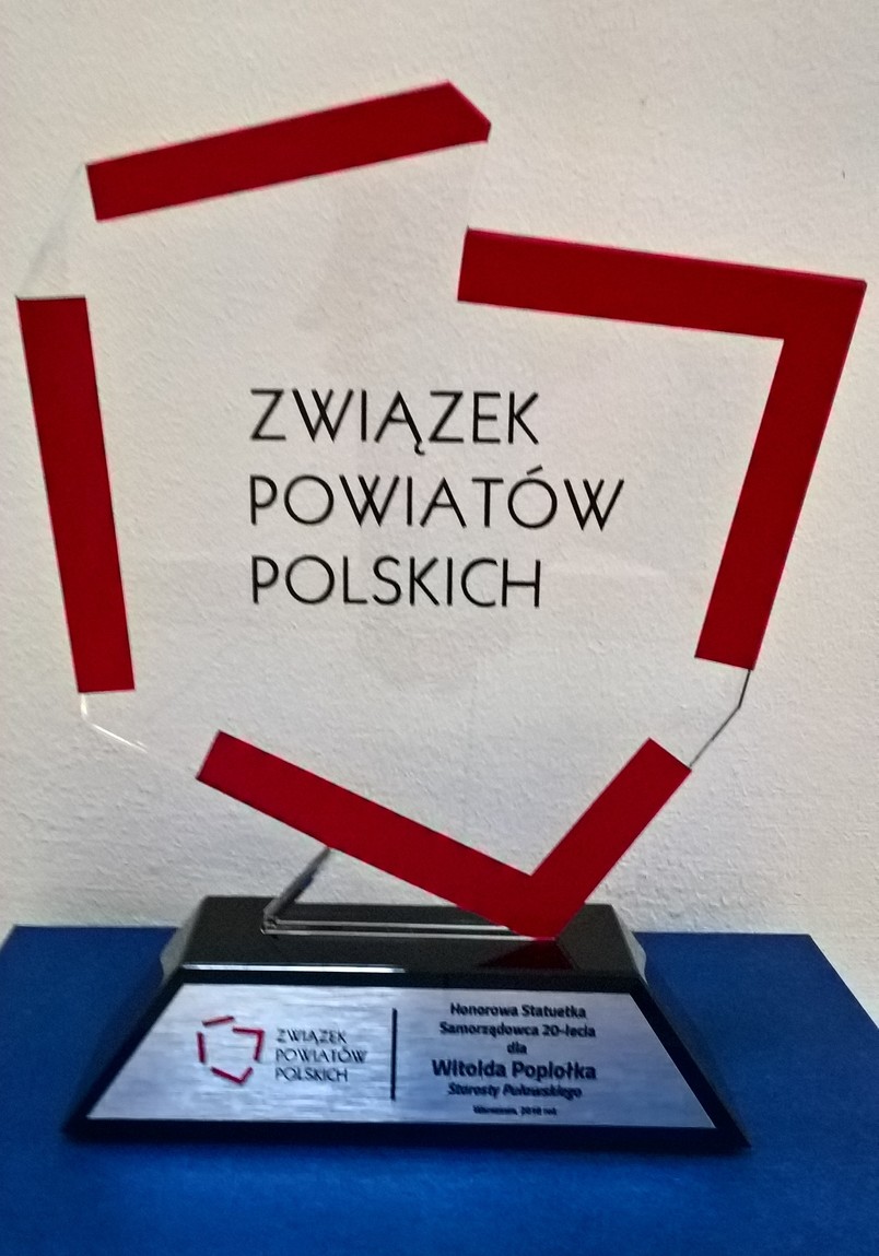 statuetka ZPP dla Starosty Puławskiego