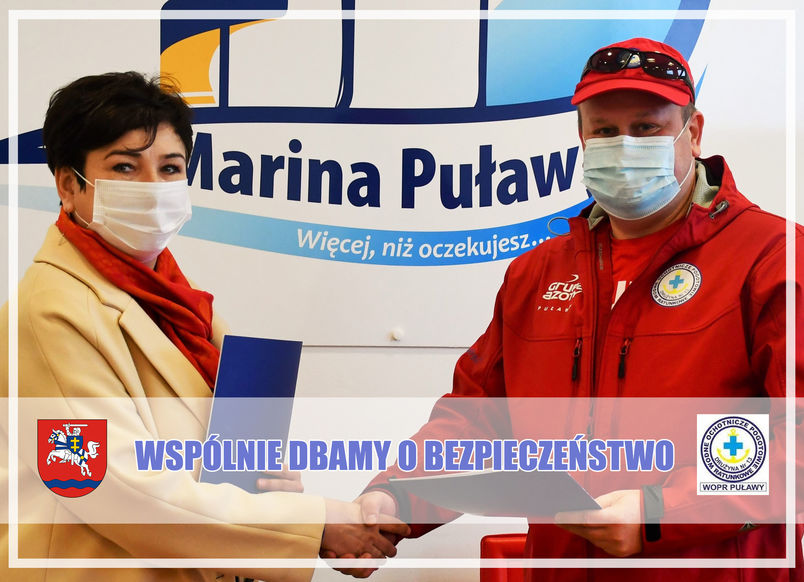 Starosta Danuta Smaga z kierownikiem drużyny WOPR Sławomirem Ogórkiem