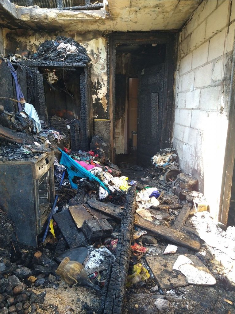 Zdjęcie środka spalonego domu