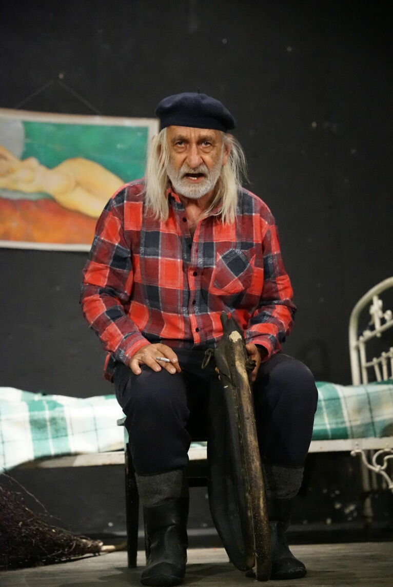 aktorzy Teatru Bezdomnego w Żarowie na scenie